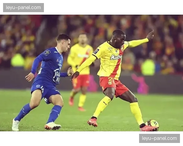 里尔1-0小胜朗斯，延续法甲本赛季最低失球纪录，稳固防守体系成基石